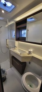 bath, Lagoon 50, catamaran for sale