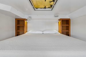 bed, Maine Cat P-47, power catamaran for sale