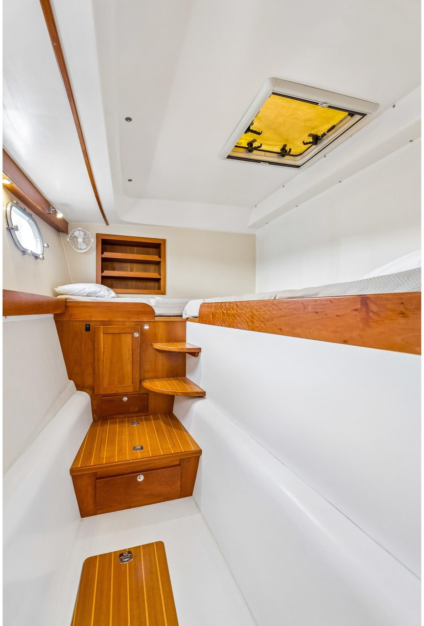 bed, Maine Cat P-47, power catamaran for sale