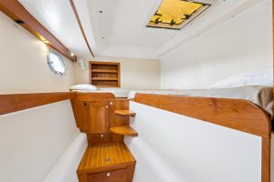 bed, Maine Cat P-47, power catamaran for sale