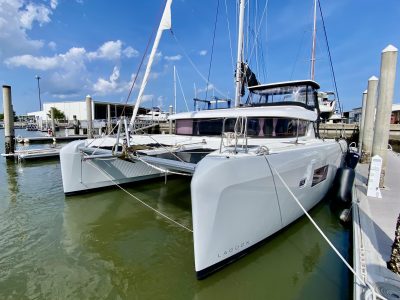 Lagoon 42 Owners Version