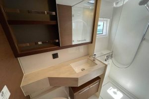 bath, Lagoon 46, catamaran for sale