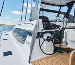 helm, Privilege 580 Signature, catamaran for sale