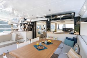 deck, Privilege 580 Signature, catamaran for sale