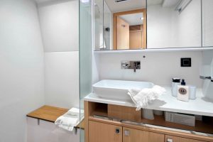 bath, Privilege 580 Signature, catamaran for sale