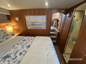 bed, Mainship 430 Trawler, trawler for sale