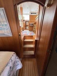 bed, Mainship 430 Trawler, trawler for sale
