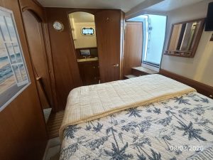 bed, Mainship 430 Trawler, trawler for sale
