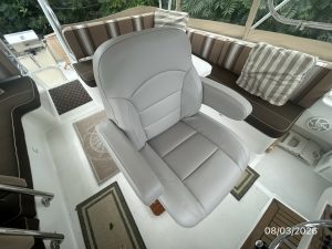 cockpit, Mainship 430 Trawler, trawler for sale