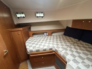 bed, Mainship 430 Trawler, trawler for sale