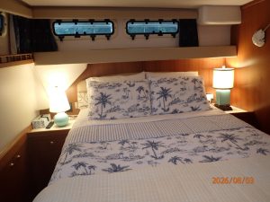 bed, Mainship 430 Trawler, trawler for sale