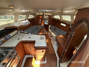 salon, Hunter, sailboat for sale