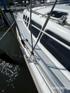 deck, Hunter, sailboat for sale