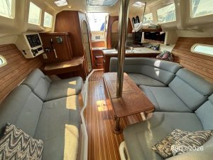 salon, Hunter, sailboat for sale