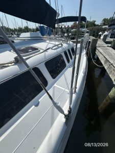 deck, Hunter, sailboat for sale