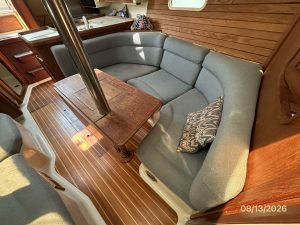 salon, Hunter, sailboat for sale