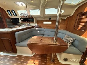 salon, Hunter, sailboat for sale