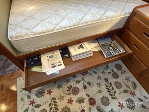 bed, Grand Banks 42 Classic, trawler for sale
