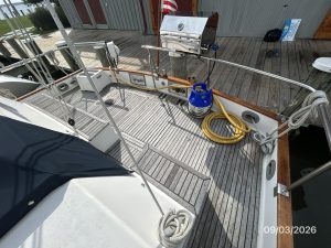 deck, Grand Banks 42 Classic, trawler for sale