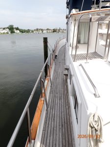 deck, Grand Banks 42 Classic, trawler for sale