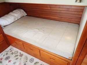 bed, Grand Banks 42 Classic, trawler for sale