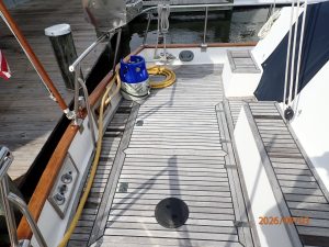 deck, Grand Banks 42 Classic, trawler for sale