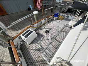 deck, Grand Banks 42 Classic, trawler for sale