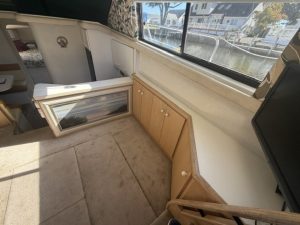 salon, Silverton 34C, trawler for sale