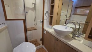 bath, Aquila 44, power catamaran for sale