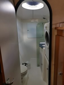 bath, FP 43 Belize, catamaran for sale