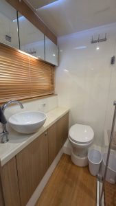 bath, Aquila 44, power catamaran for sale