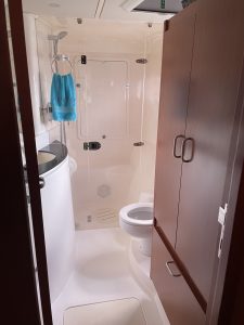 bath, Leopard 44, catamaran for sale