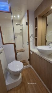 bath, Aquila 44, power catamaran for sale